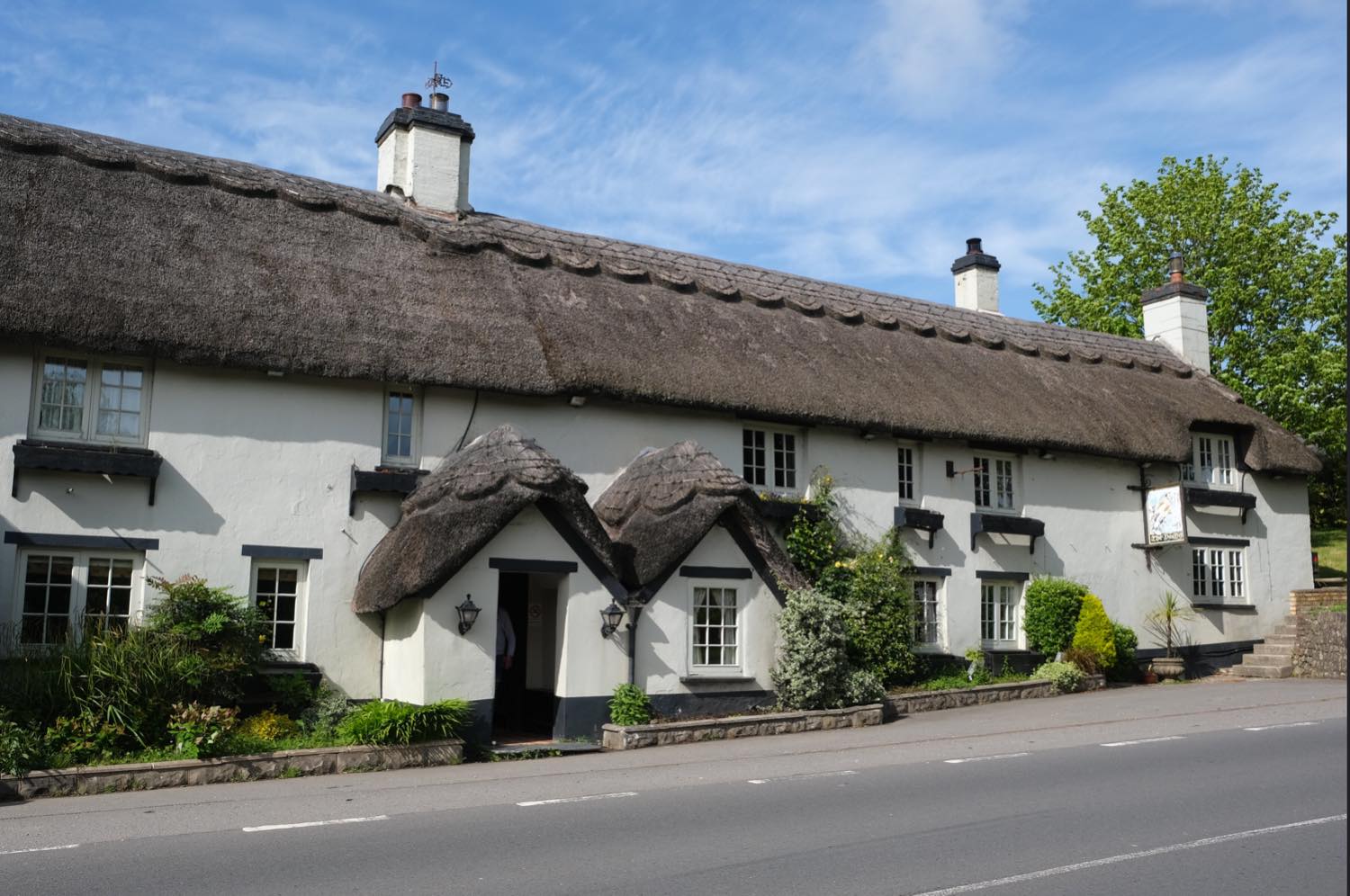 Solve The Hoops Inn. Horns Cross. Bideford. Devon. UK. jigsaw puzzle