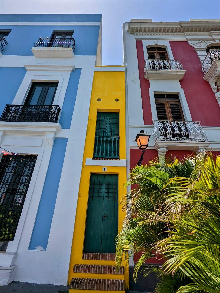 Solve The Guinness world record holder for skinniest house/apt. jigsaw