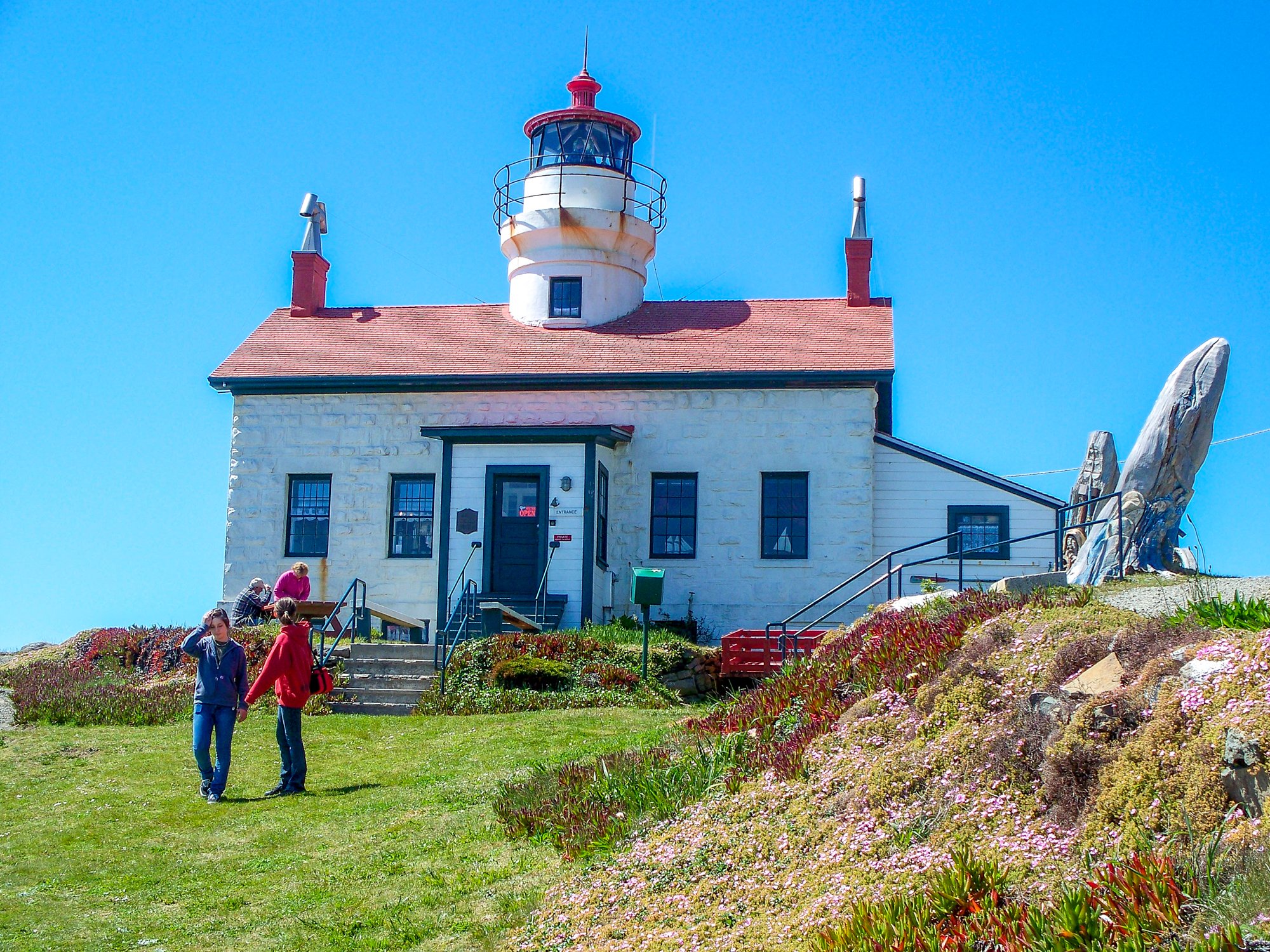 Solve CALIFORNIA LIGHTHOUSE jigsaw puzzle online with 80 pieces