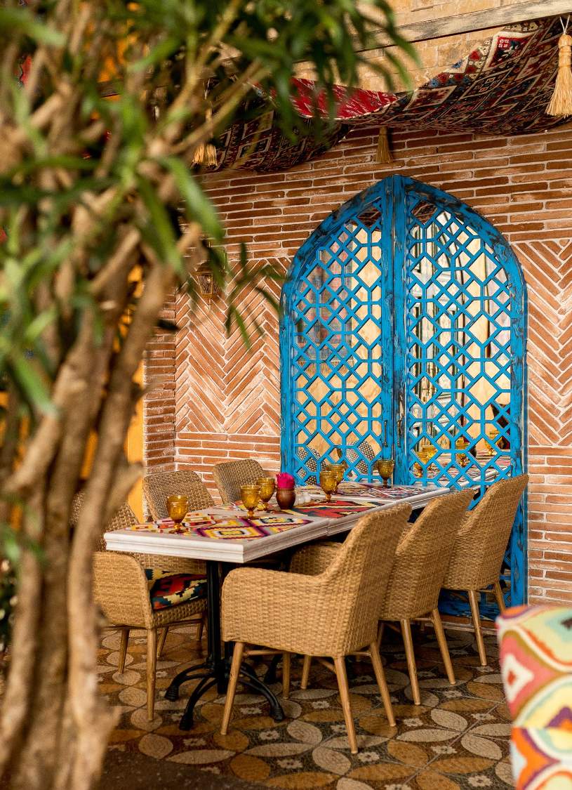 Solve Interiors Cafes, Bars, Restaurants jigsaw puzzle online with 63