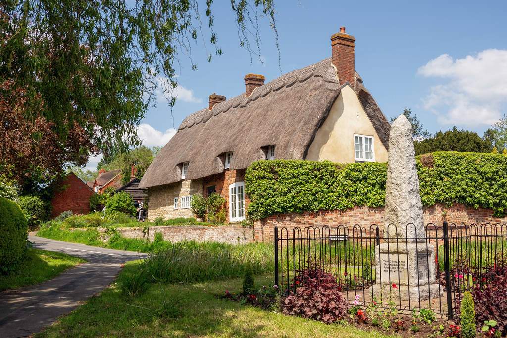 Solve Padbury, Buckinghamshire. jigsaw puzzle online with 77 pieces