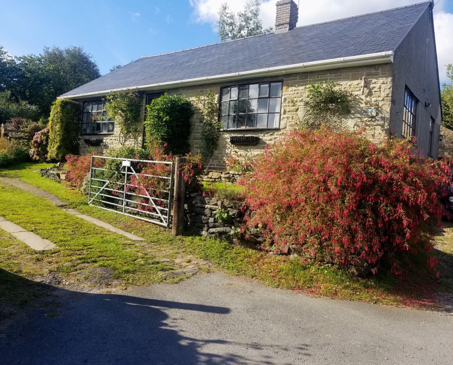 Solve Cottage In The Countryside Jigsaw Puzzle Online With 48 Pieces solve-cottage-in-the-countryside-jigsaw-puzzle-online-with-48-pieces