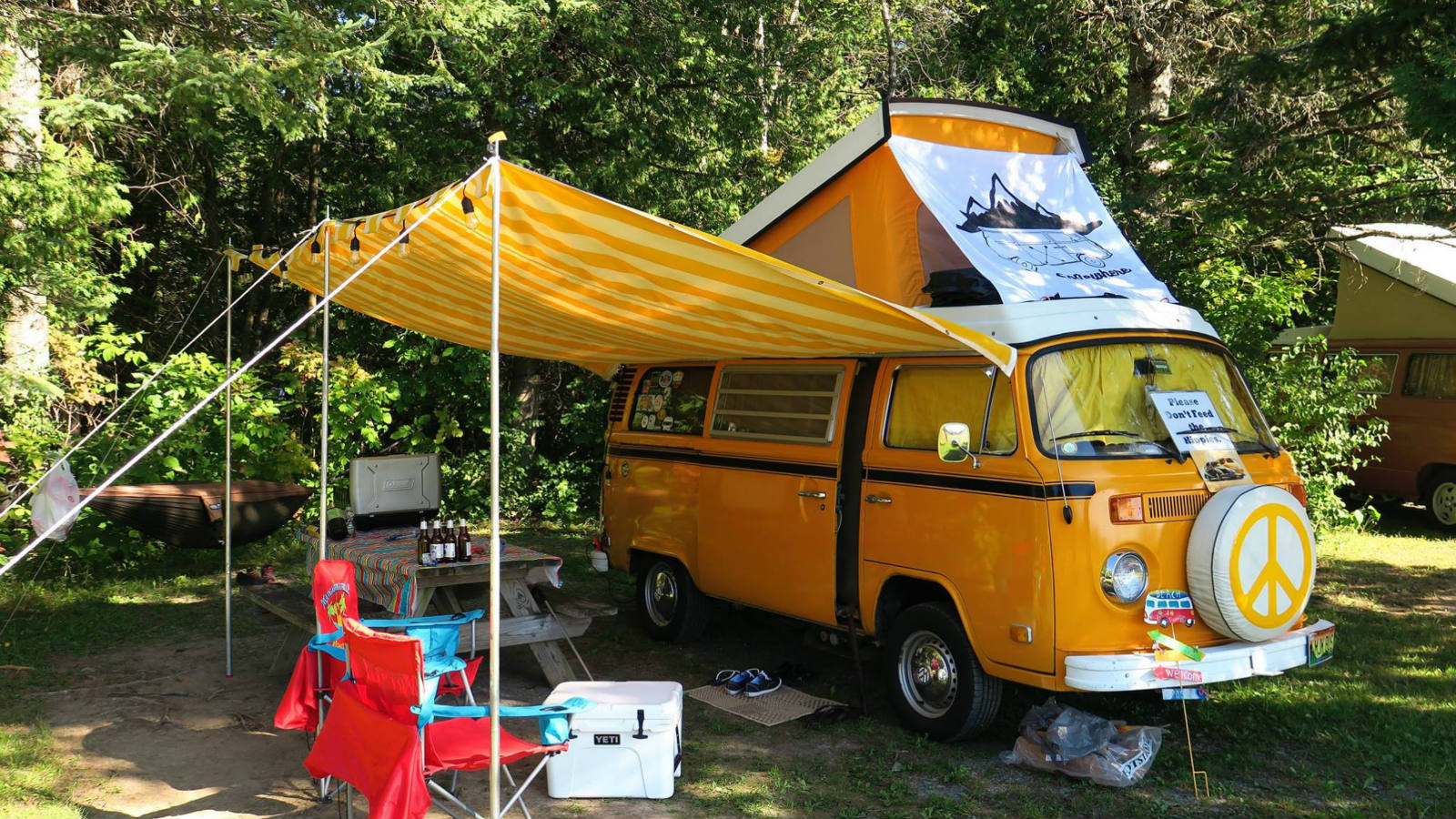 Solve VW Camper jigsaw puzzle online with 252 pieces