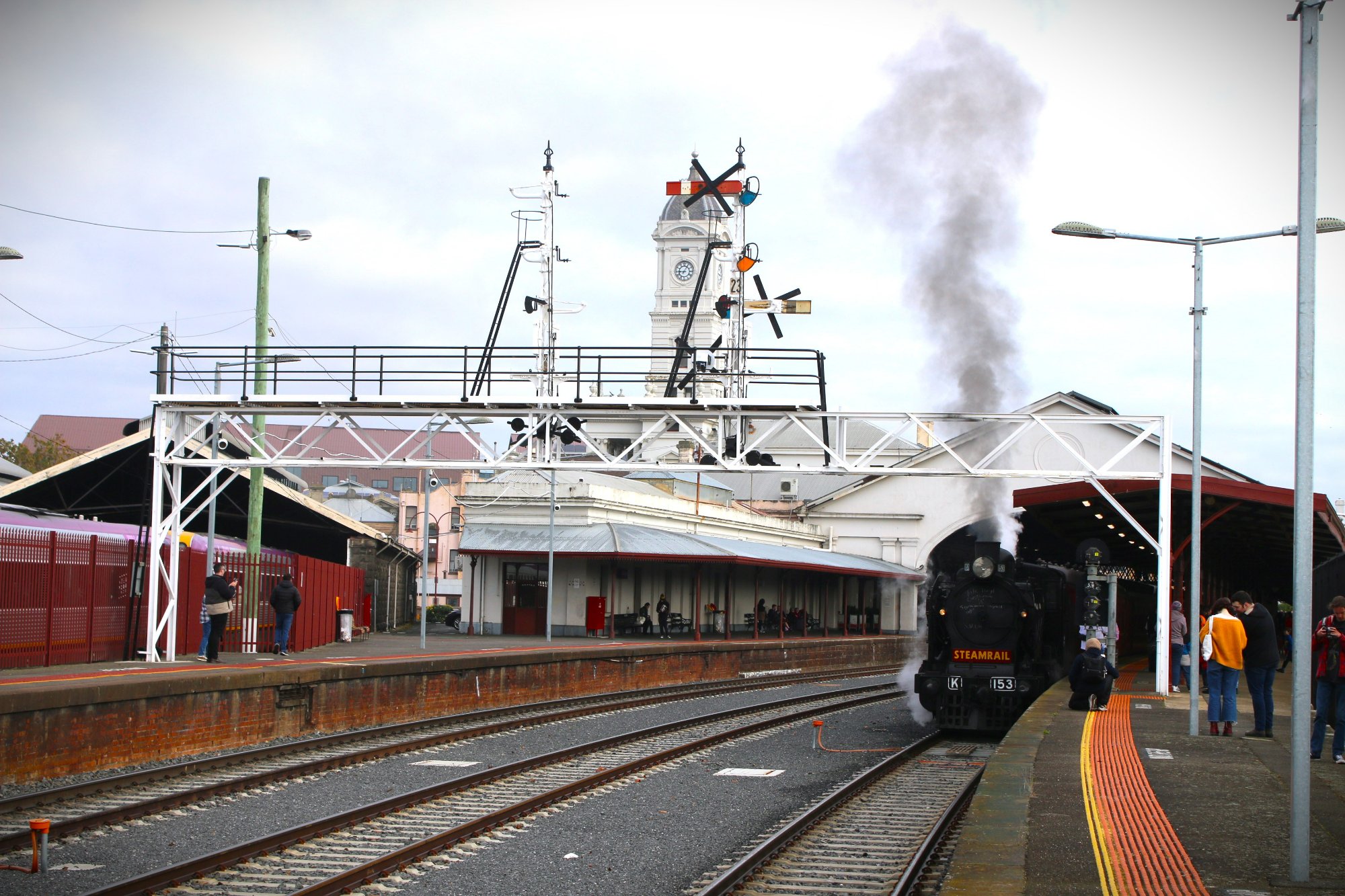 Solve Ballarat Station jigsaw puzzle online with 294 pieces