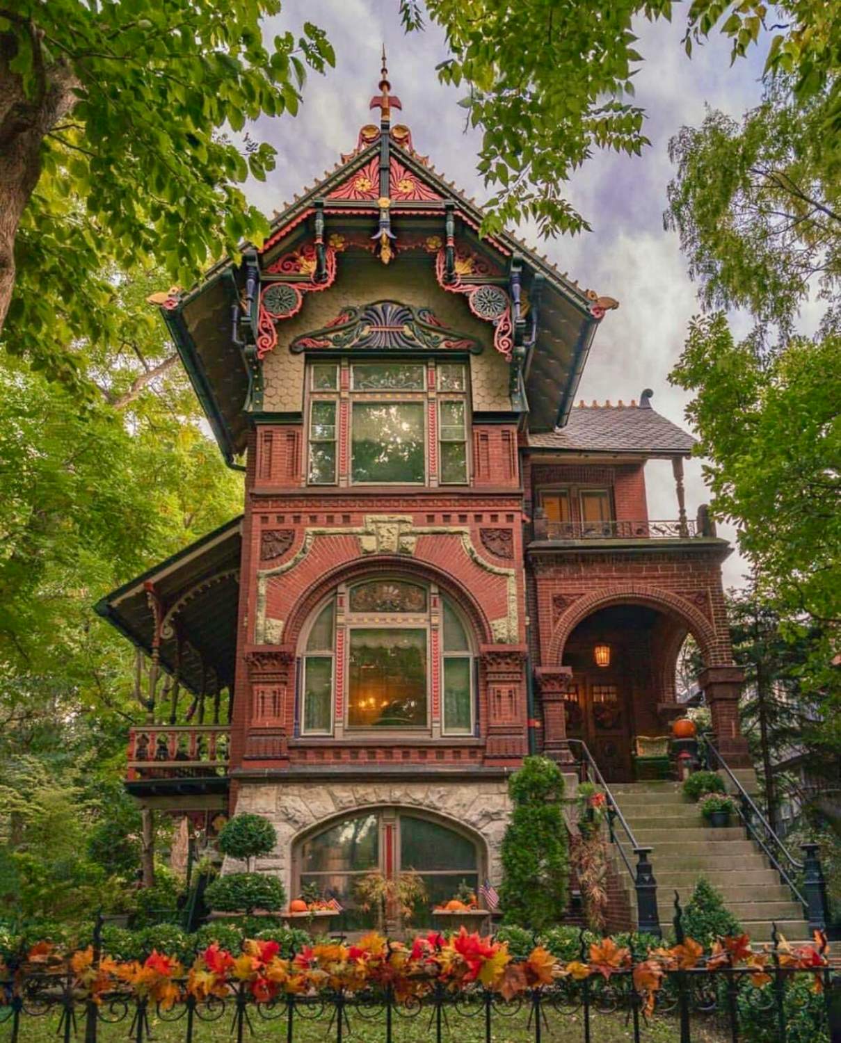 Solve The Hermann Weinhardt House jigsaw puzzle online with 456 pieces