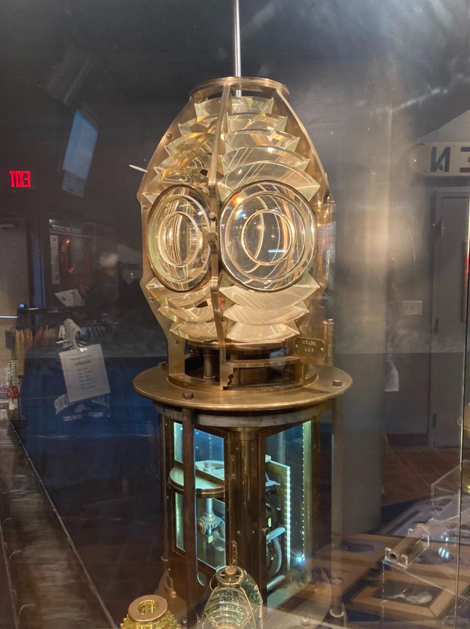 Solve Lighthouse Fresnel Lens, Duluth MN jigsaw puzzle online with 221