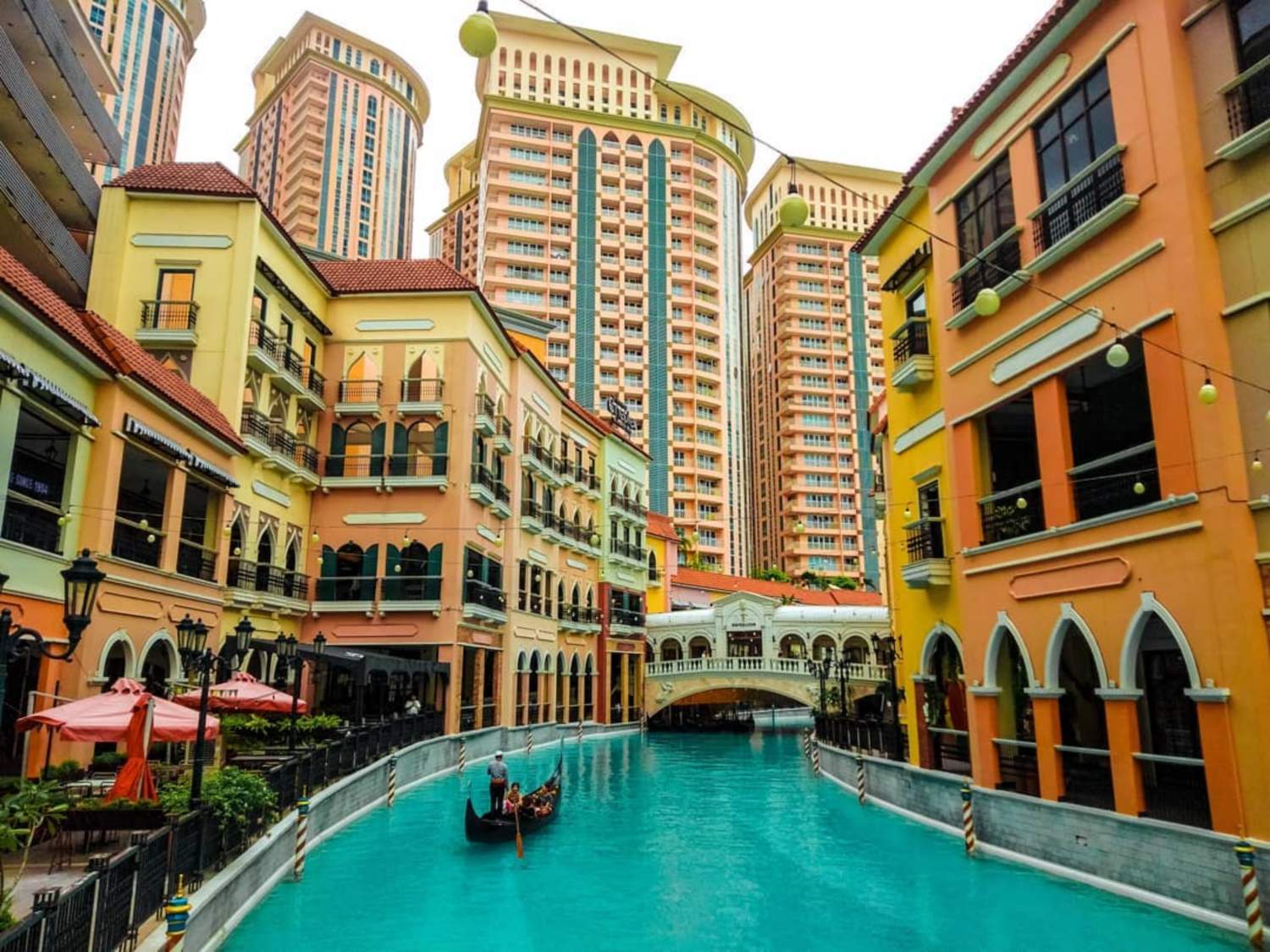 Solve Venice Grand Canal Mall, McKinley Hill Drive, Taguig, Metro Manila, Philippines jigsaw