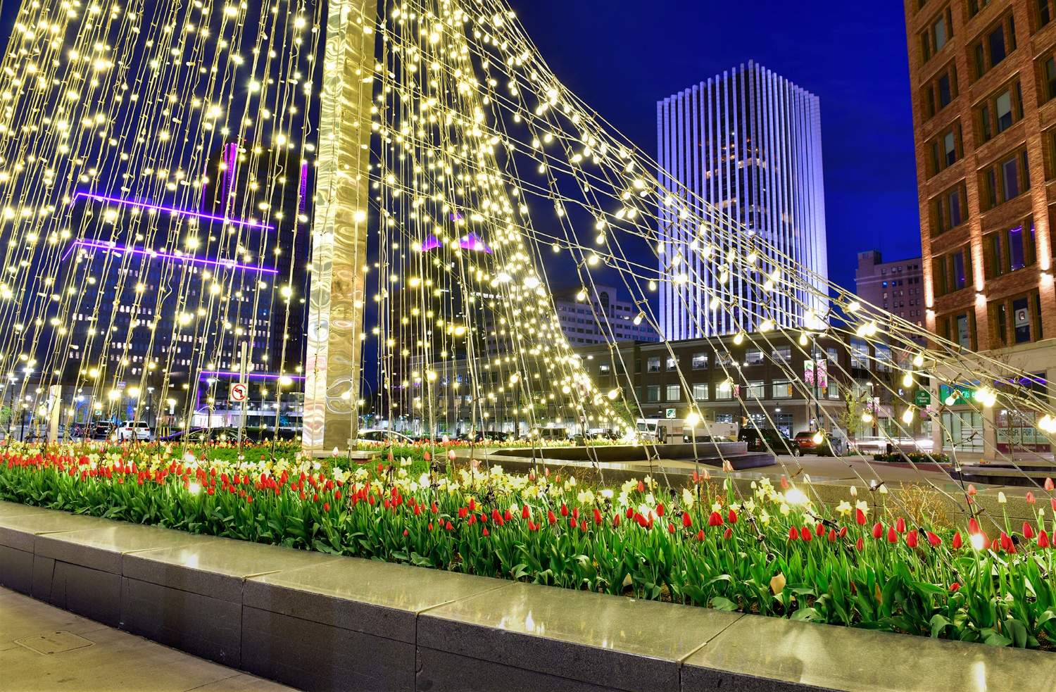 Solve Liberty Pole, Rochester, NY jigsaw puzzle online with 77 pieces