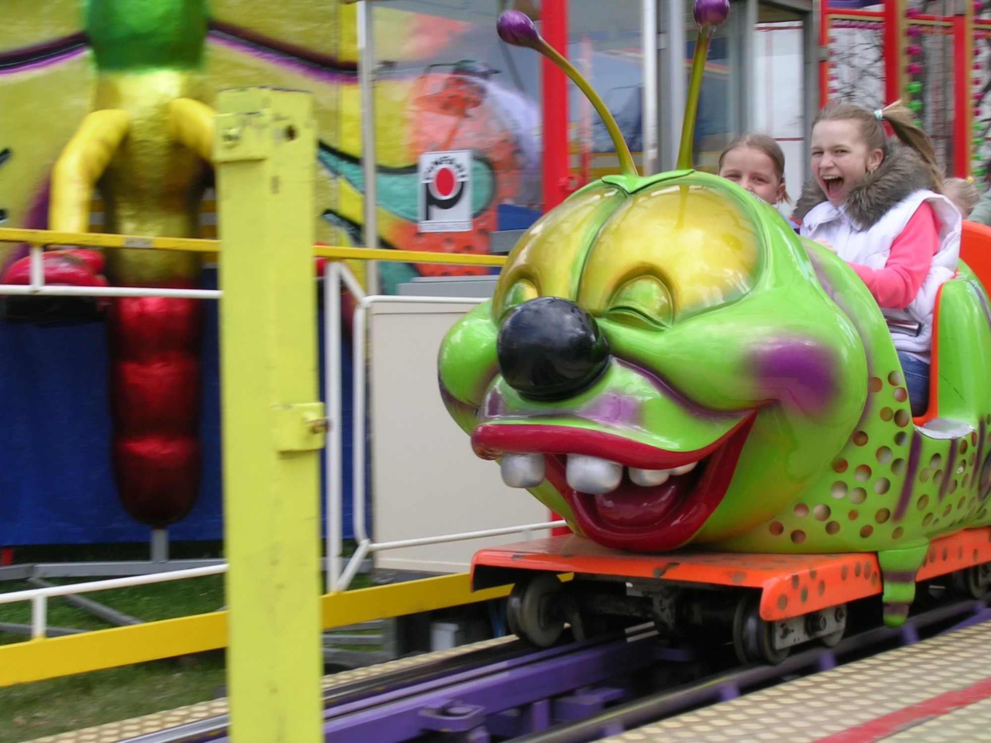 Solve Fun attractions for children and adults :-) jigsaw puzzle online