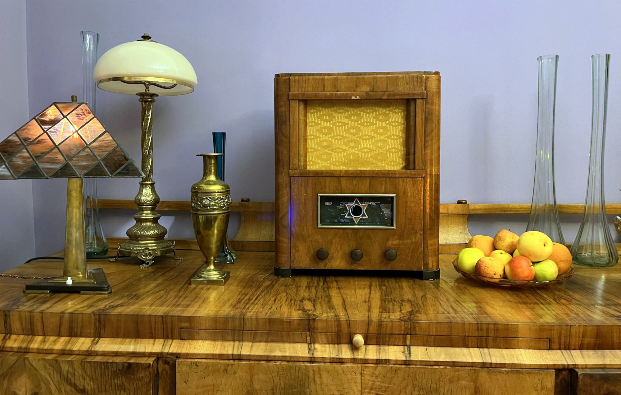 Solve In the museum jigsaw puzzle online with 126 pieces