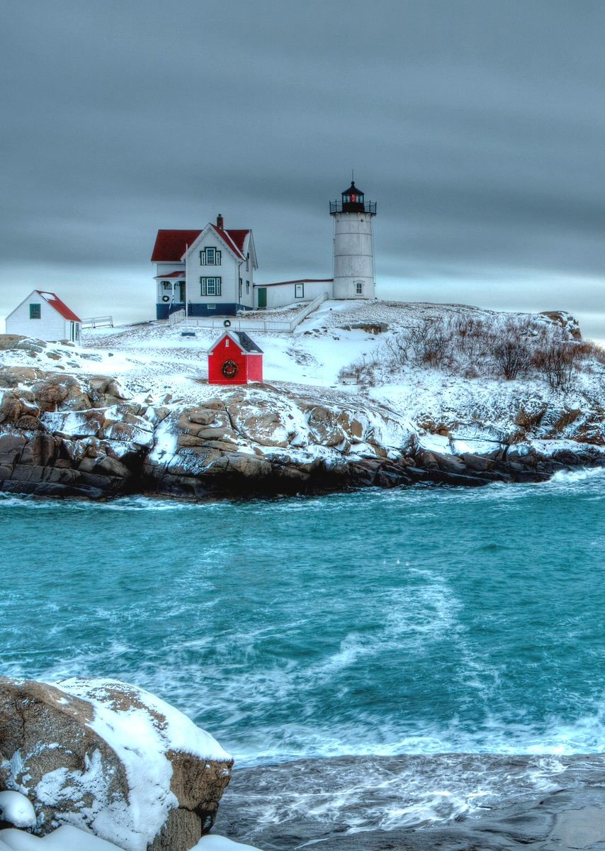 Solve Evening falls over Cape Neddick Light in York, Maine jigsaw