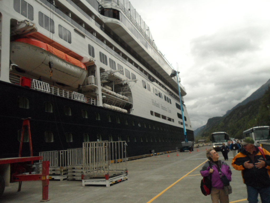 Solve Skagway docks with MS Volendam jigsaw puzzle online with 88 pieces