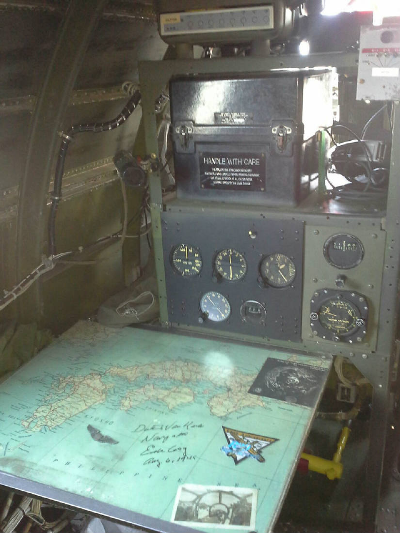 Fifi Rides Gunner Position Solve FiFi Navigators position jigsaw puzzle online with 88 pieces