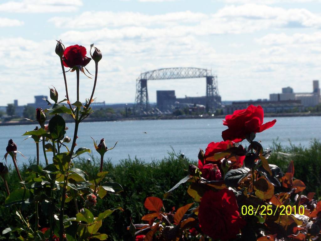 Solve Lift Bridge from rose garden Duluth Mn. jigsaw puzzle online with