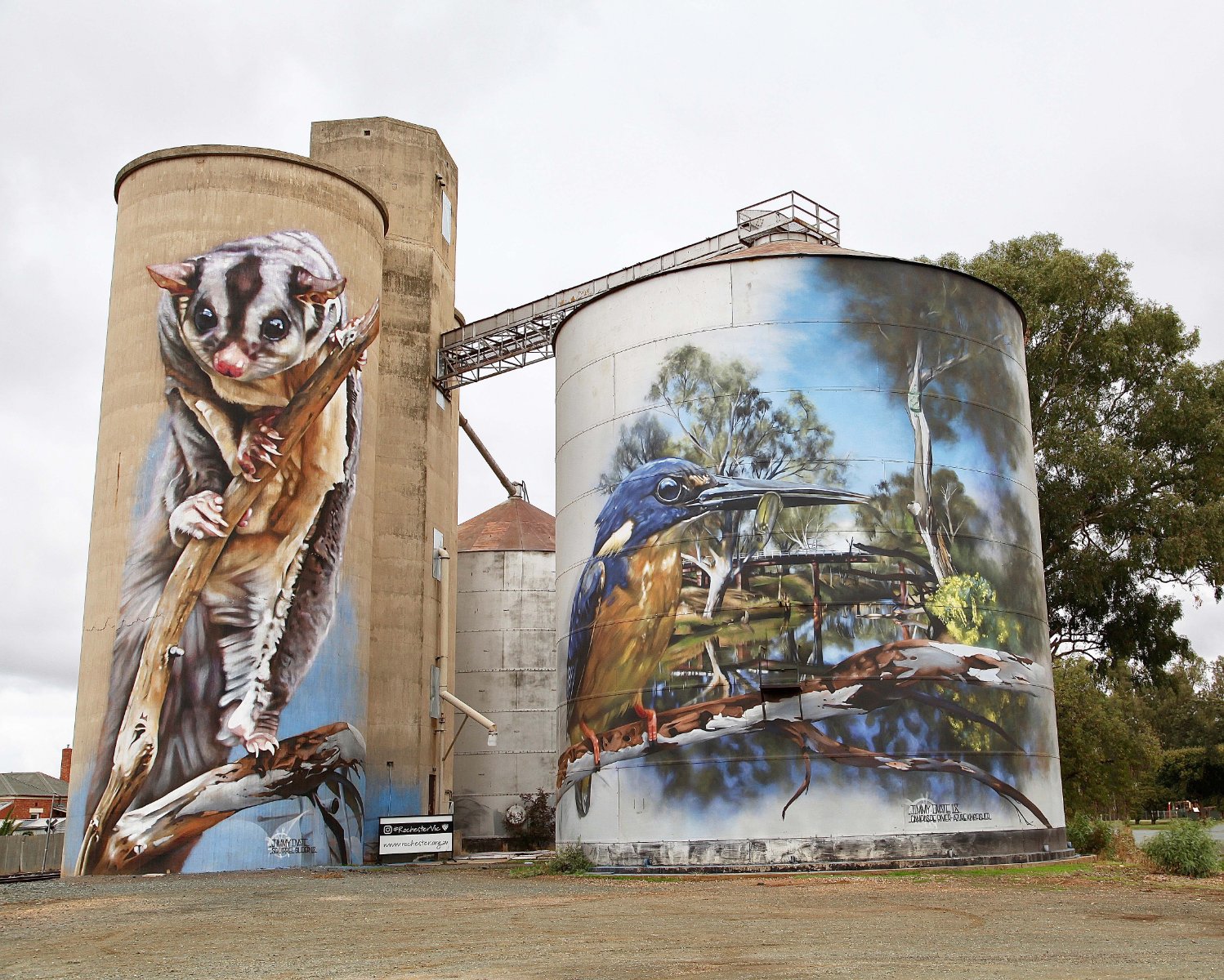 Solve Silo Art jigsaw puzzle online with 48 pieces