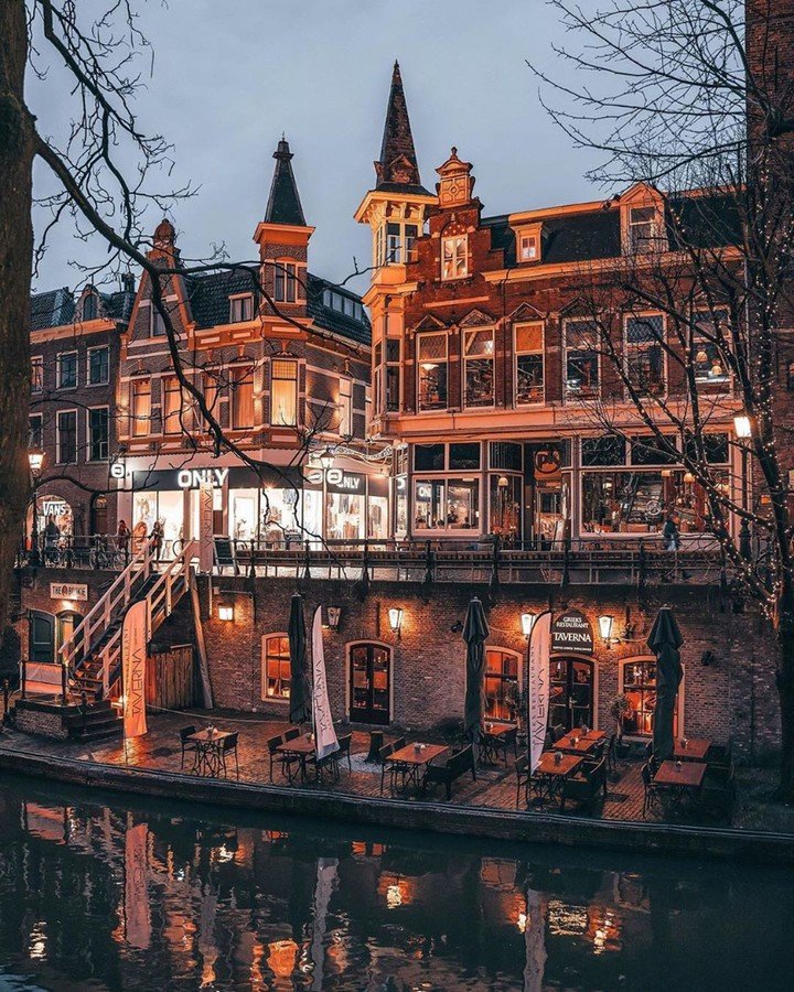 Solve Utrecht, the Netherlands jigsaw puzzle online with 195 pieces