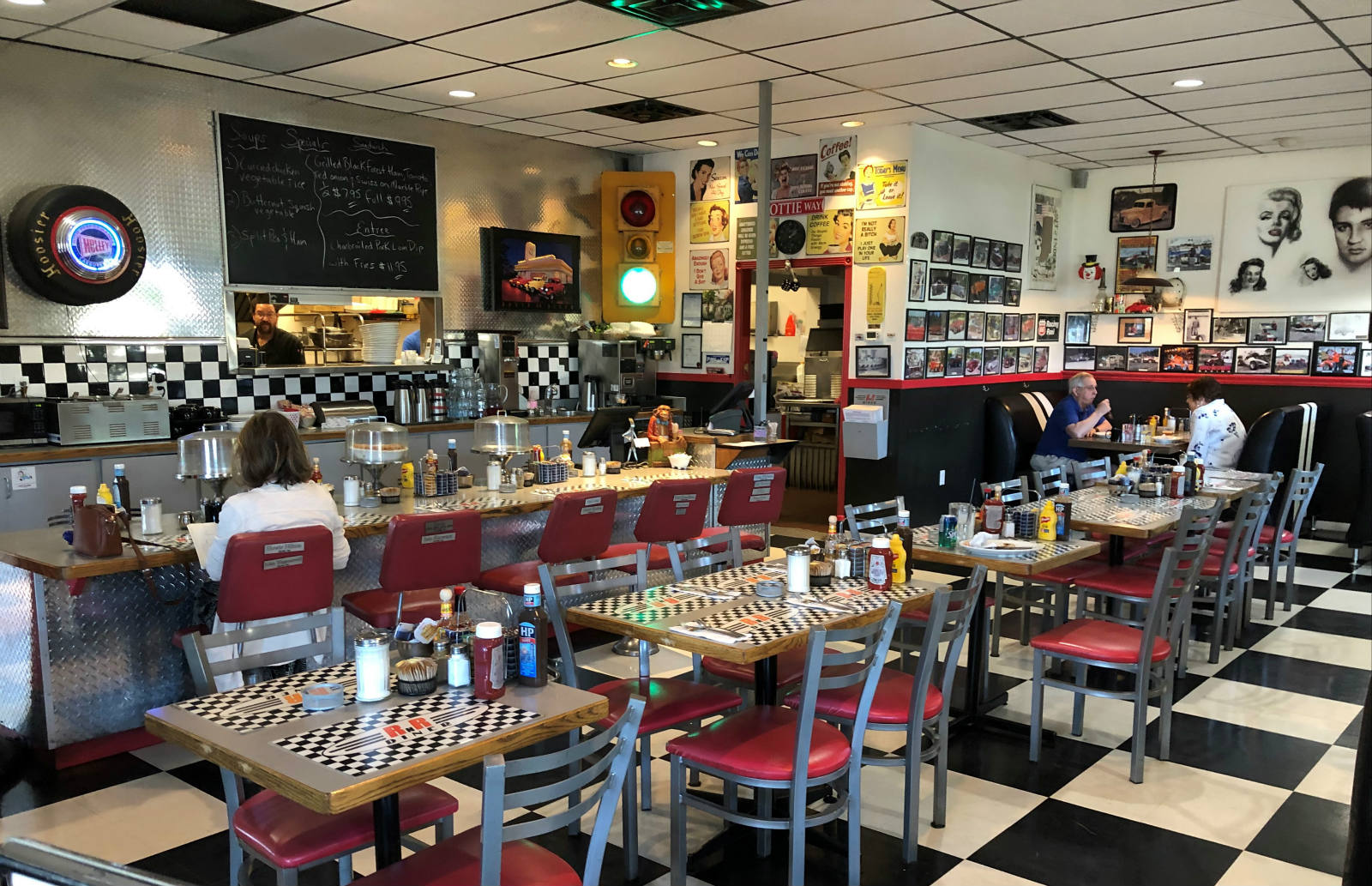 Solve Old Fashioned Diner_Victoria_IMG_0102 jigsaw puzzle online with