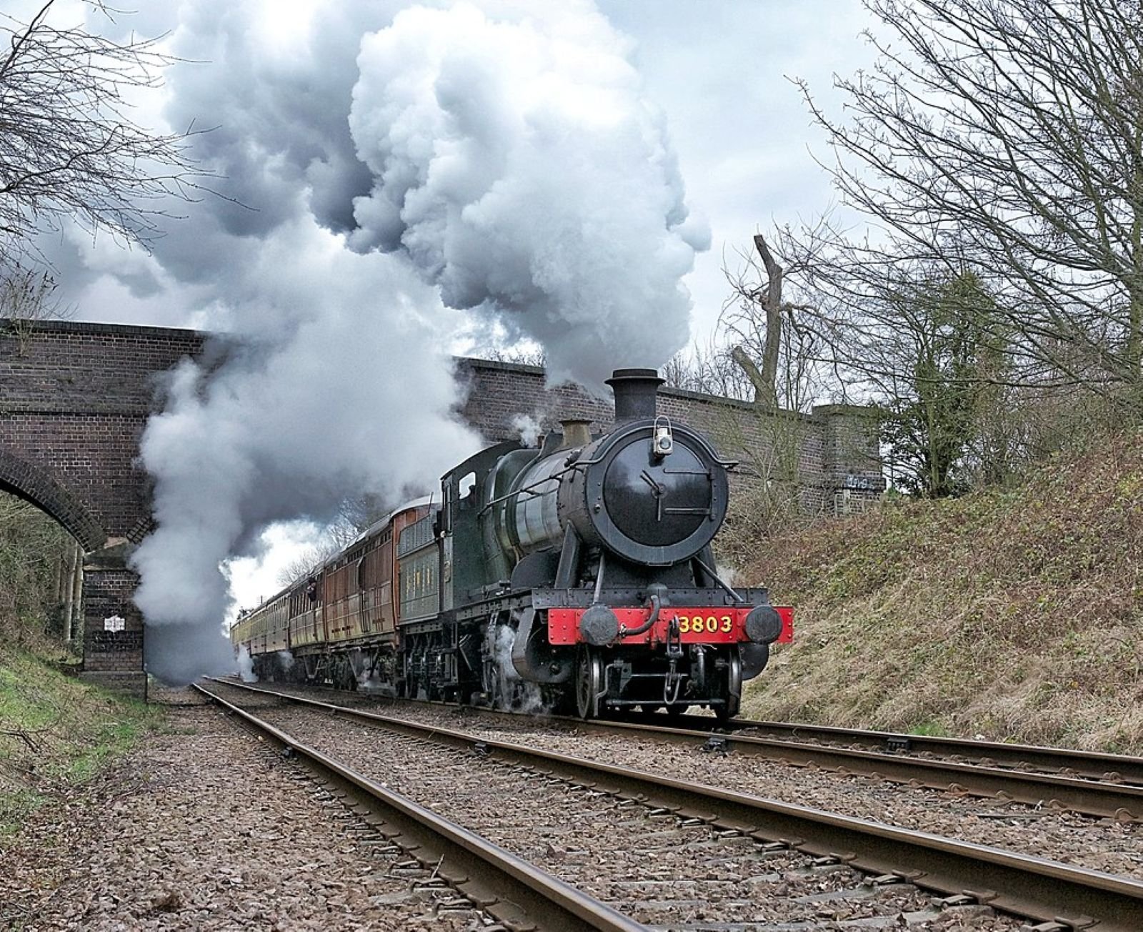 Solve GWR 2884 Class 2-8-0 3803. jigsaw puzzle online with 252 pieces
