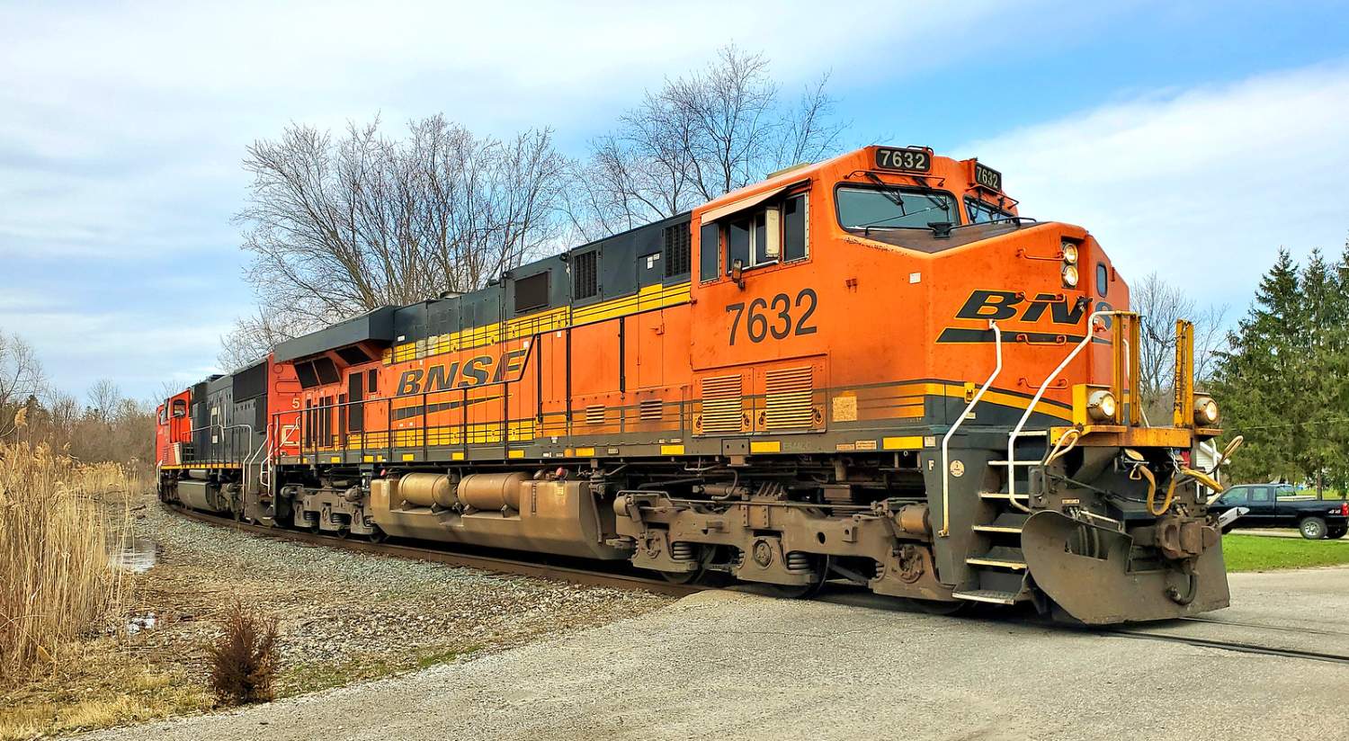 solve-bnsf-7632-cn-train-l508-jigsaw-puzzle-online-with-84-pieces