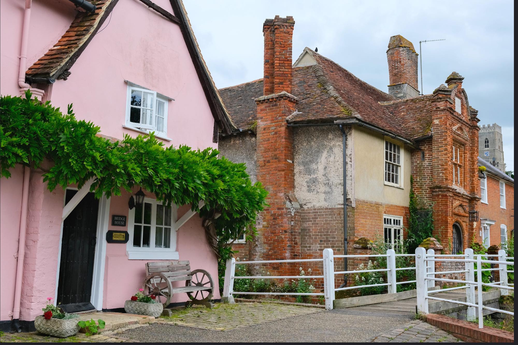 Solve Bridge House. Kersey. Suffolk. UK. jigsaw puzzle online with 600