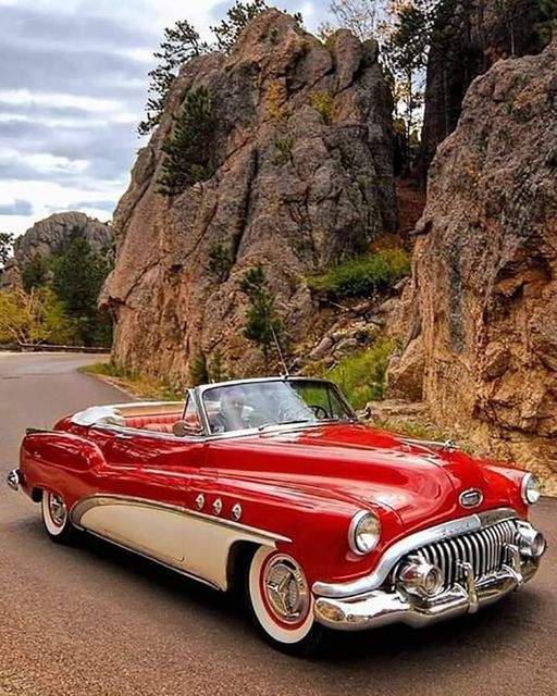 Solve 1953 Buick jigsaw puzzle online with 63 pieces