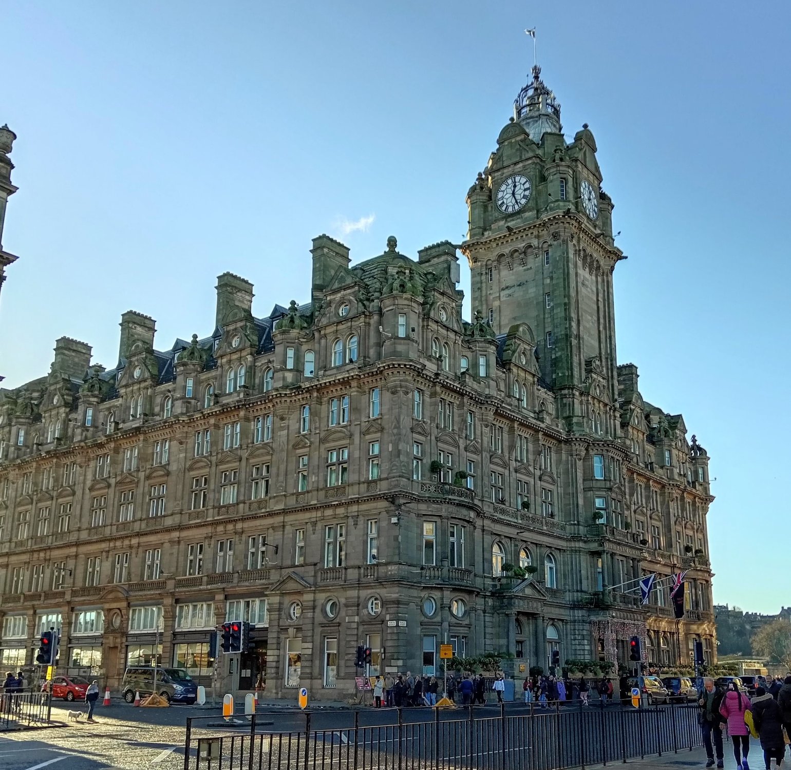 Jigsaw Puzzle 64 pieces Balmoral Hotel Edinburgh. Jigidi