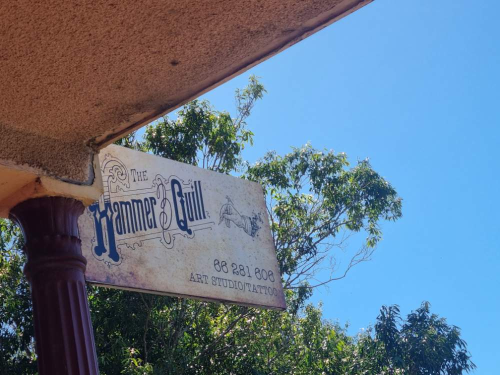 Solve The Hammer and Quill jigsaw puzzle online with 12 pieces