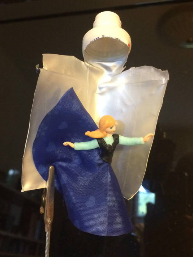 Solve Recycle Toothpaste Tubes jigsaw puzzle online with 20 pieces