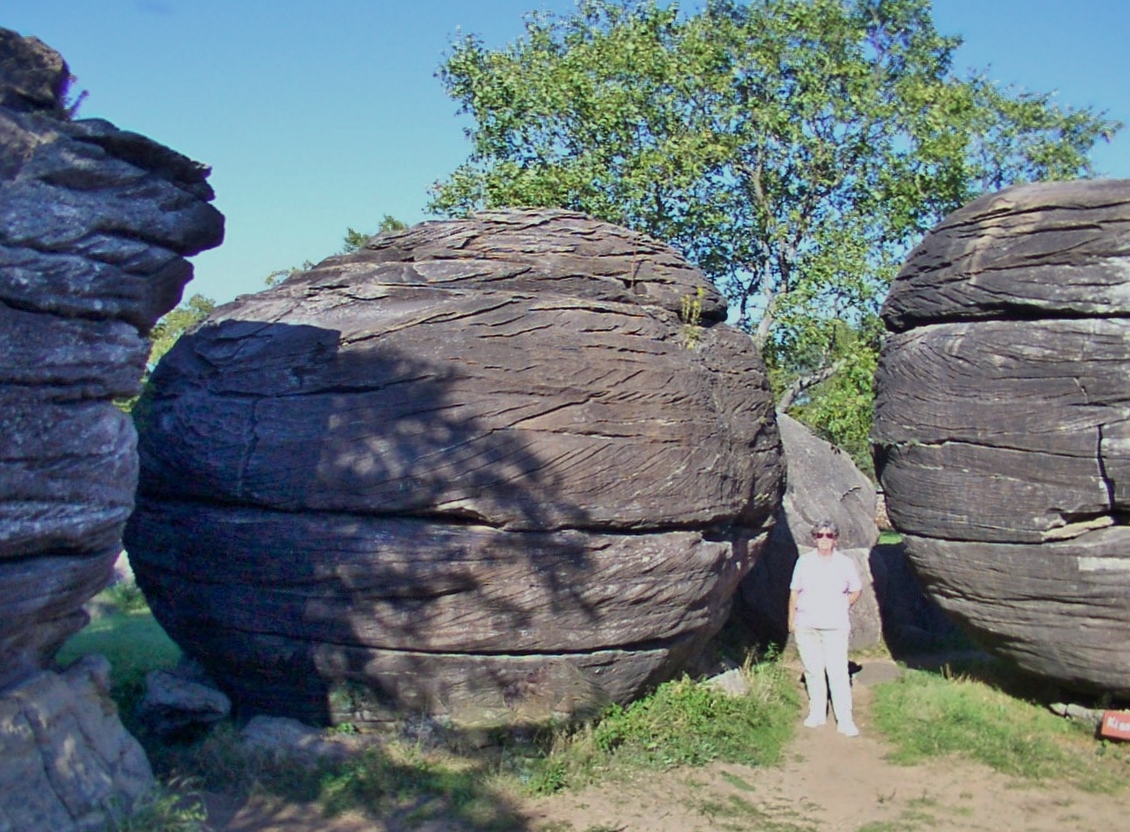 Solve Little Lady--Big Rocks jigsaw puzzle online with 88 pieces