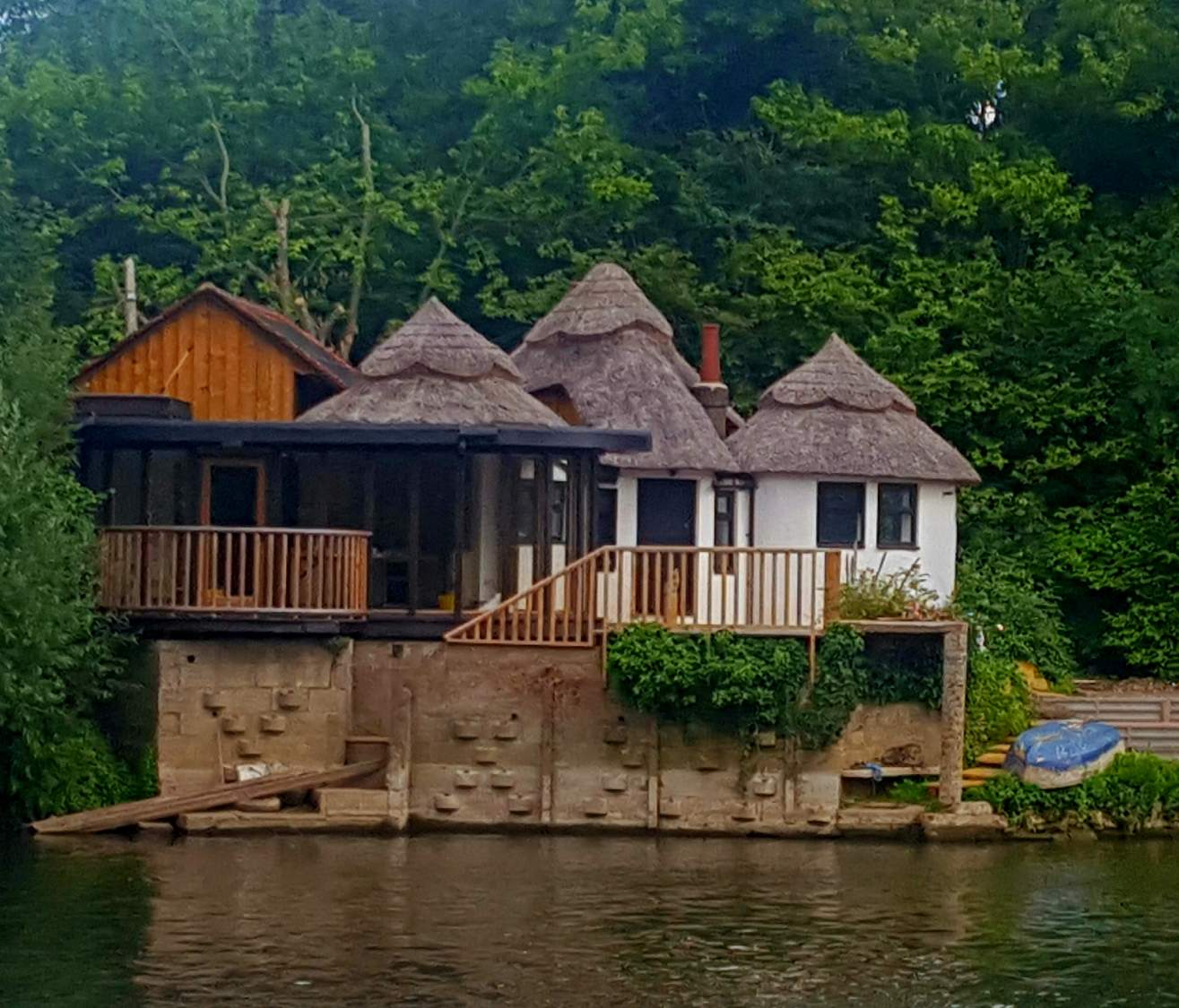 Solve Ham Island, Old Windsor, Berkshire, England jigsaw puzzle online with 72 pieces