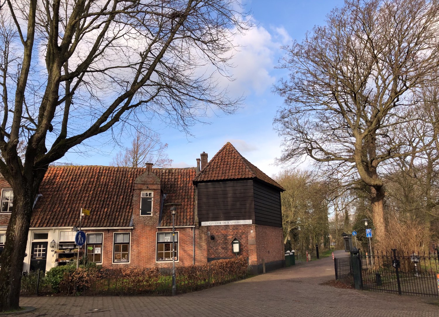 Solve De Kapberg Egmond aan de Hoef (Co) jigsaw puzzle online with 88