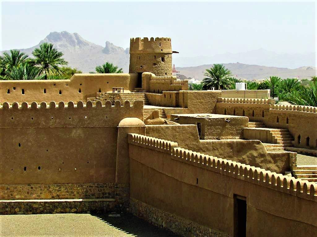 Suq Rustaq Solve Rustaq Fort jigsaw puzzle online with 165 pieces