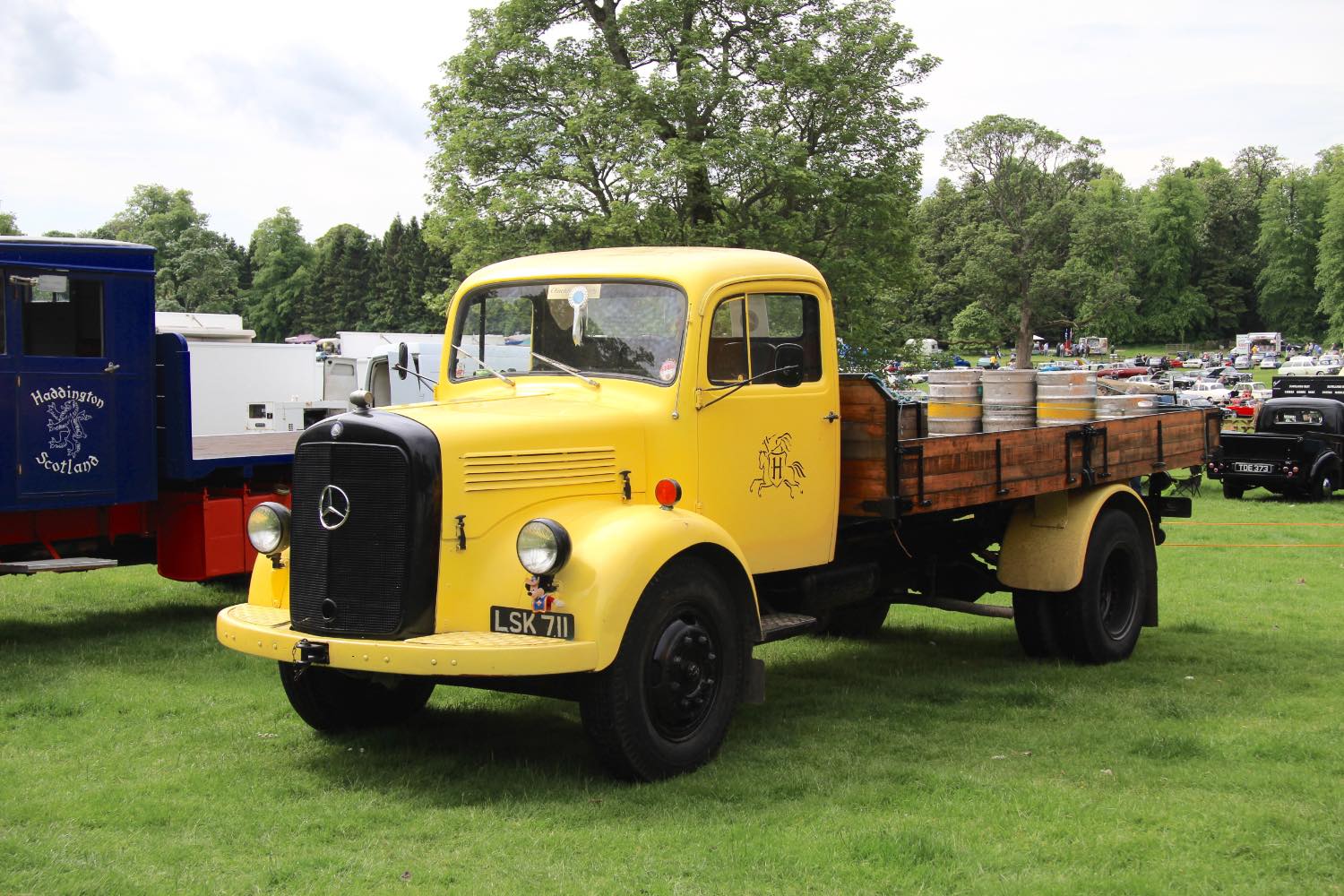 Solve Mercedes Lorry jigsaw puzzle online with 96 pieces