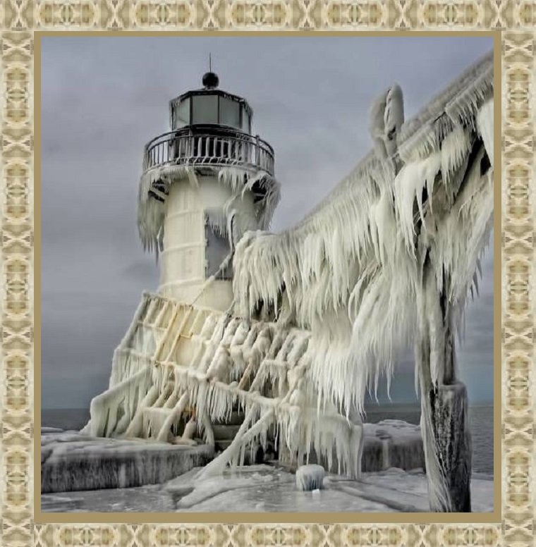 Solve St.Joseph Lighthouse Lake Michigan jigsaw puzzle online with 121 ...