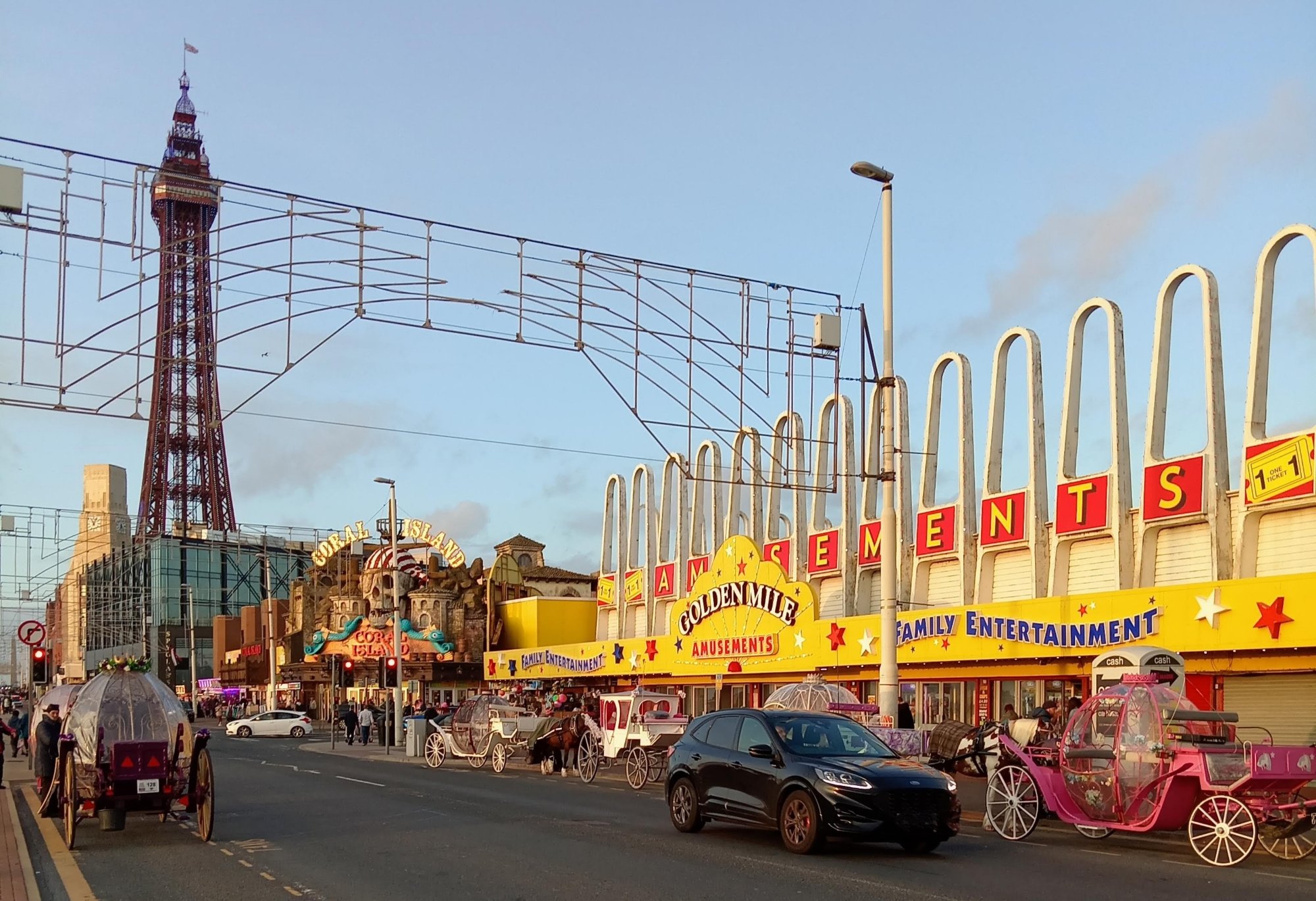 Solve The Tower Blackpool. jigsaw puzzle online with 117 pieces