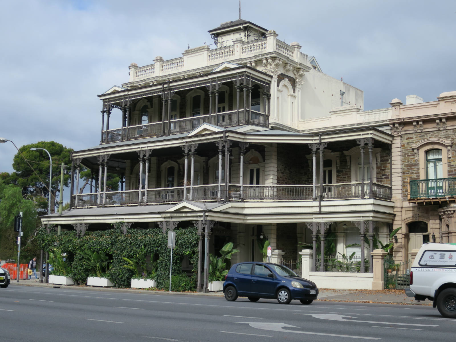 Solve Historic Hotel, Adelaide, Australia jigsaw puzzle online with 391