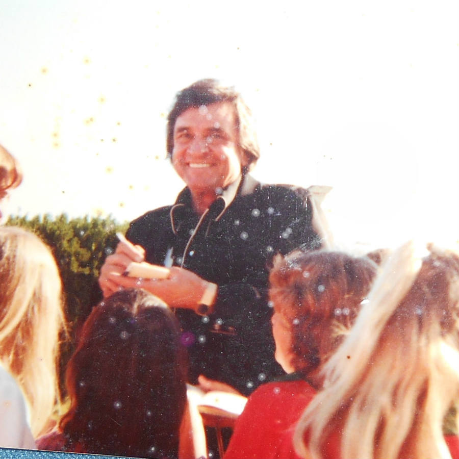 Solve COUNTRY SINGER JOHNNY CASH MEETING FANS AT ROCKHAMPTON AIRPORT
