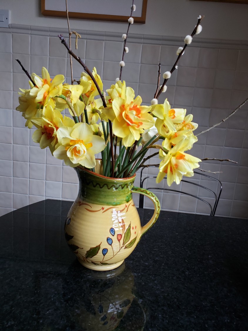 Solve Daffodils in a Jug jigsaw puzzle online with 30 pieces