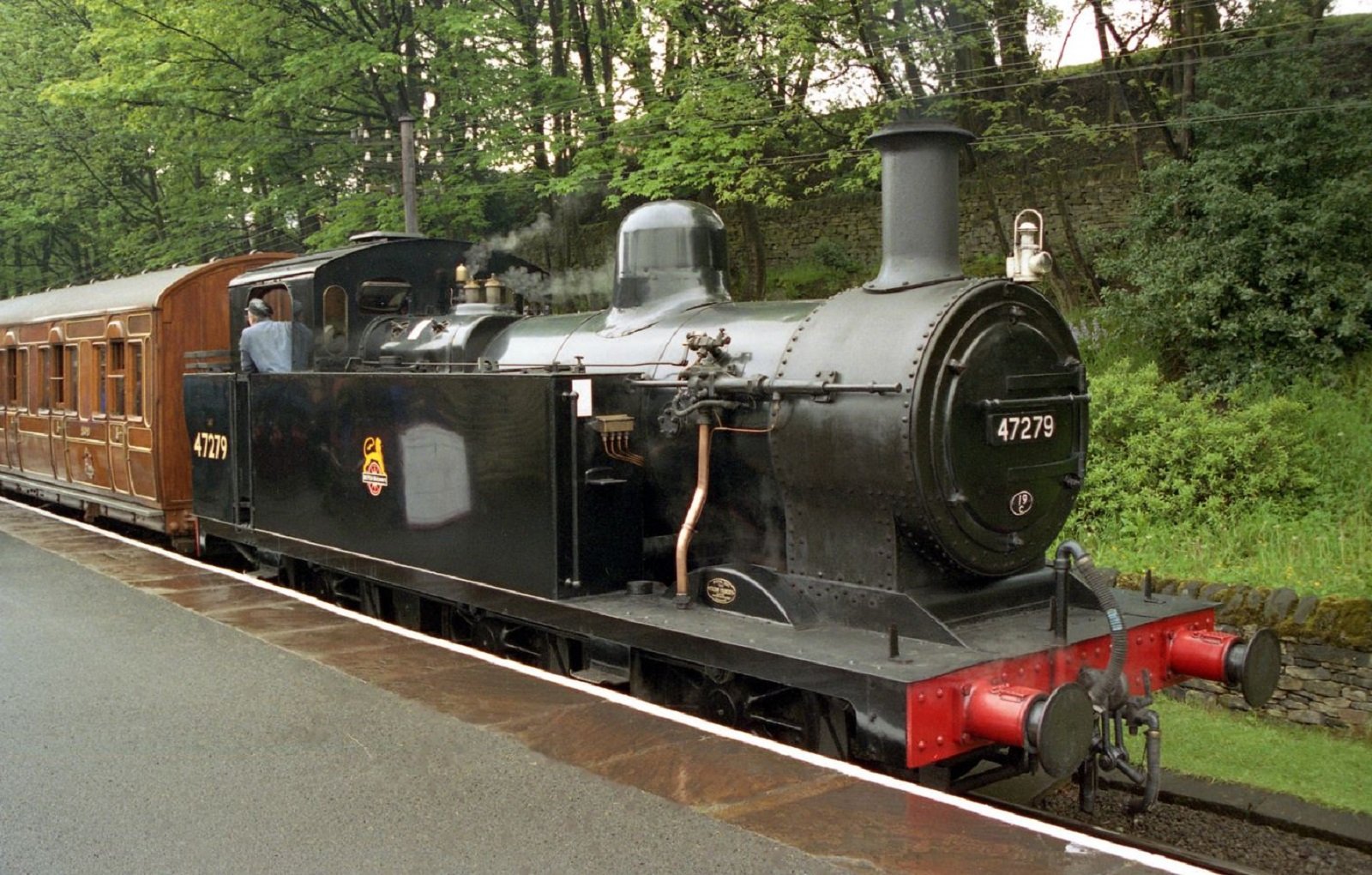 Solve LMS Fowler Class 3F 'Jinty' 0-6-0T 47279 at KWVR. jigsaw puzzle ...