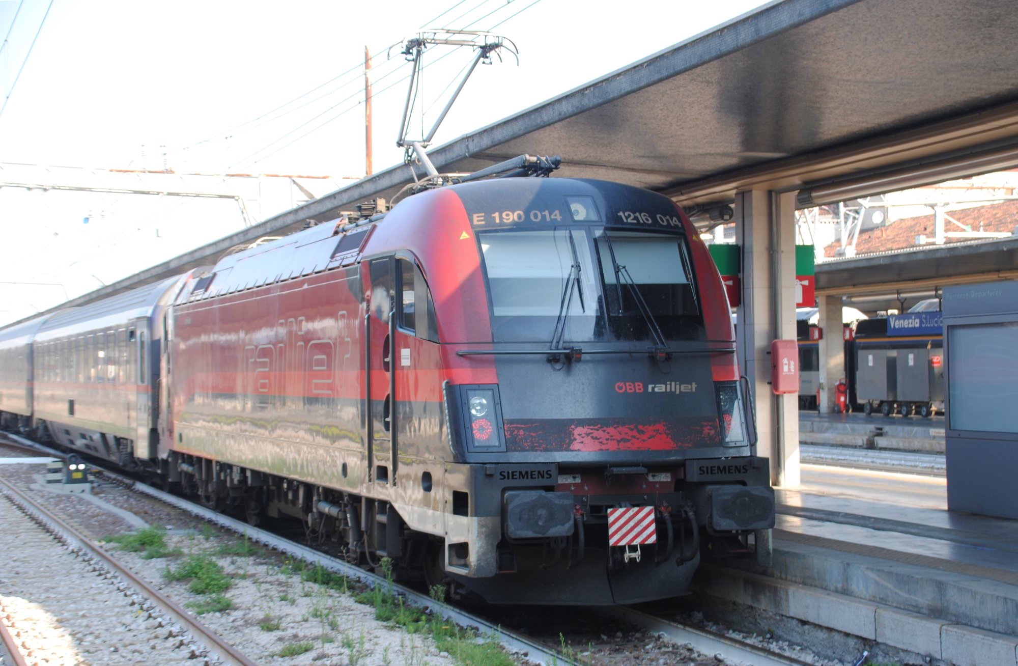 Solve Austrian at Venice Santa Lucia jigsaw puzzle online with 176 pieces