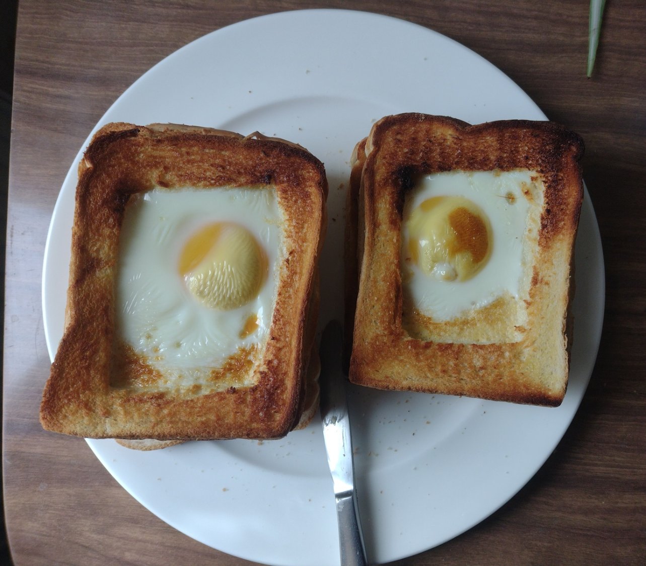 Solve Wobbly food airfried eggs on toast* jigsaw puzzle online with
