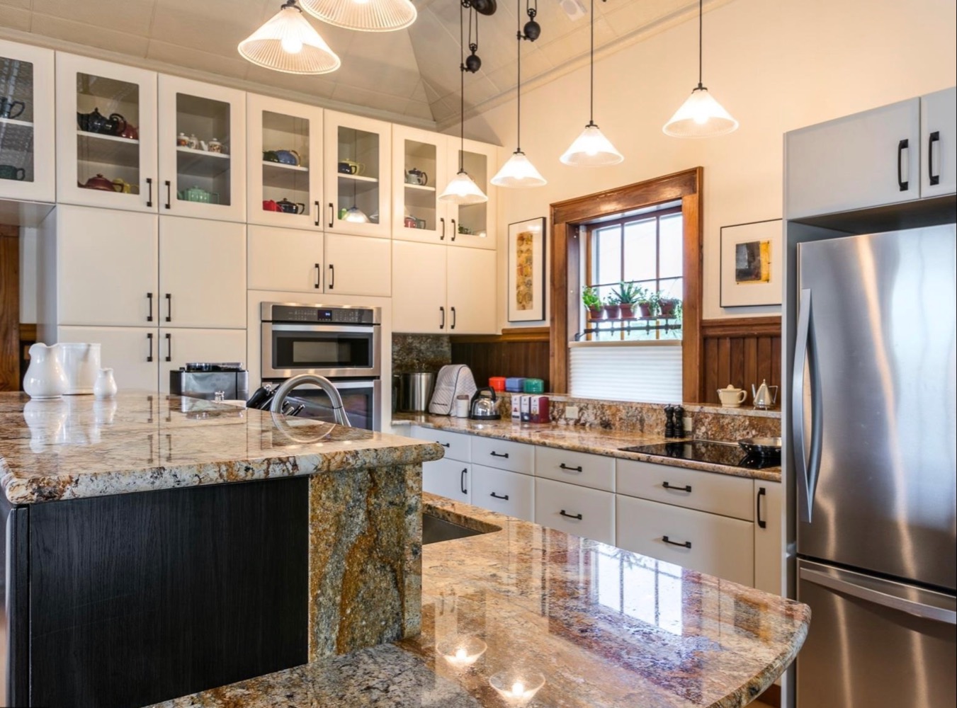 Solve Teapots jigsaw puzzle online with 140 pieces