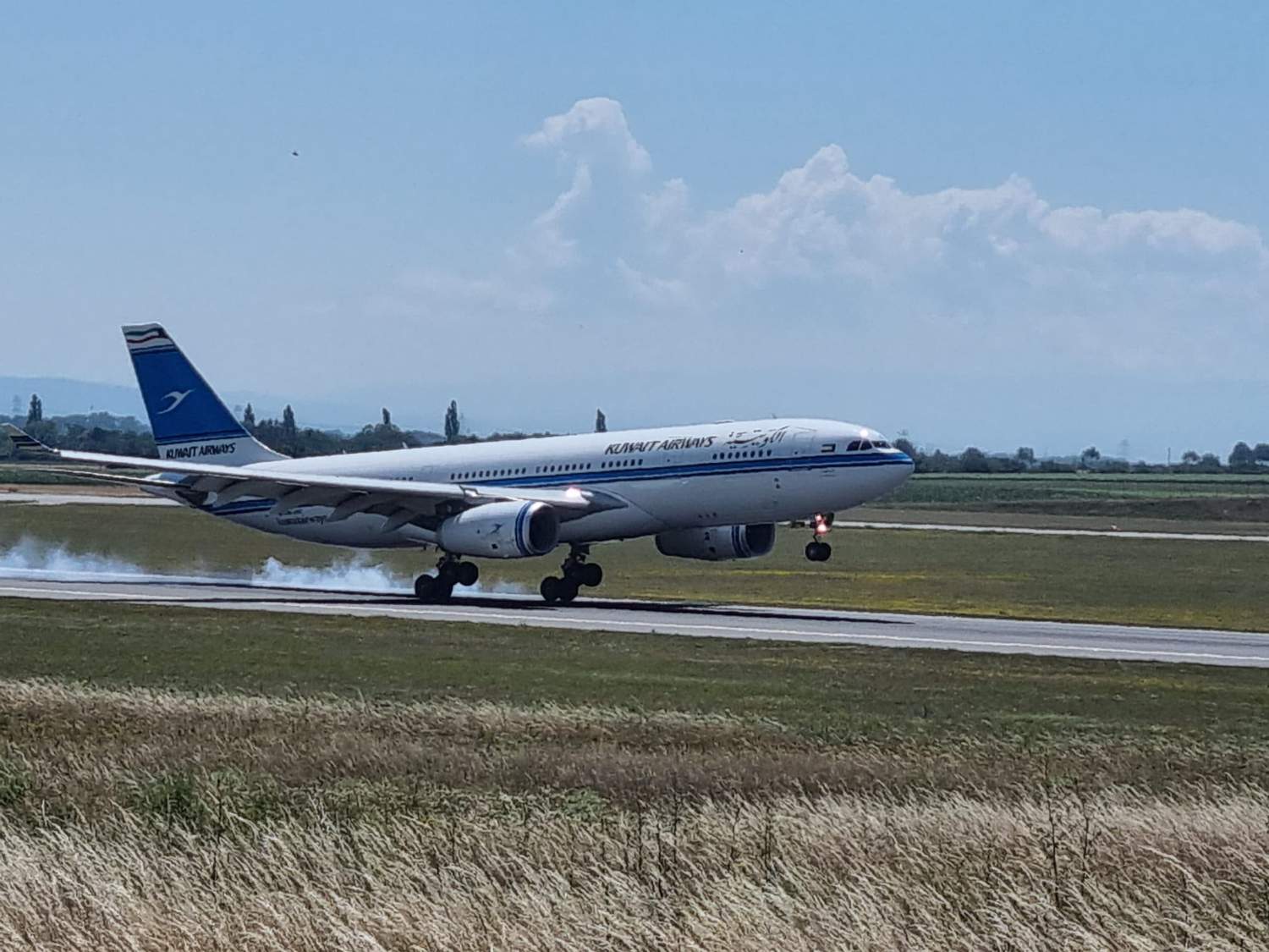 Solve Airbus A330200 Kuwait Airways jigsaw puzzle online with 88 pieces