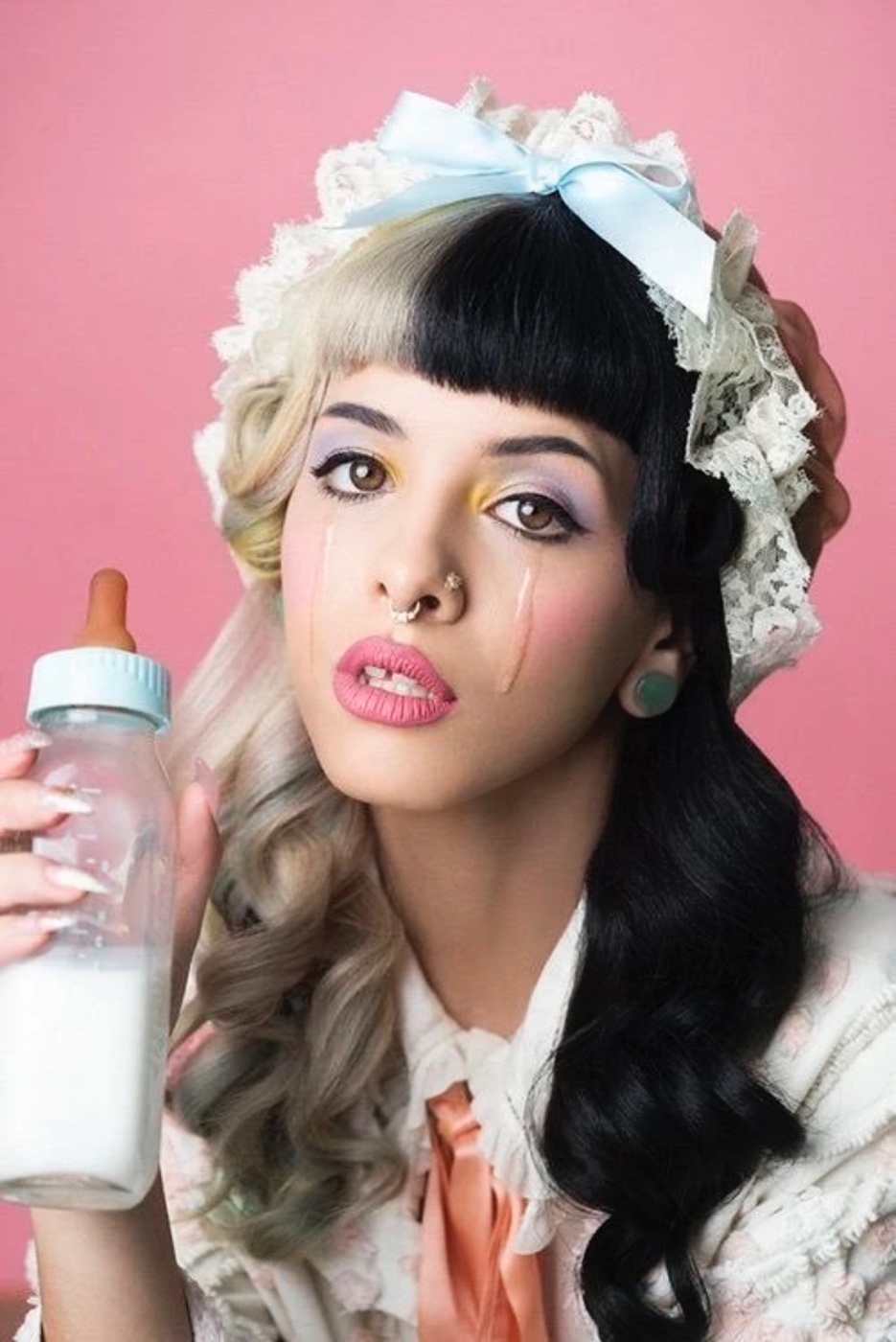 Solve Melanie Martinez jigsaw puzzle online with 35 pieces
