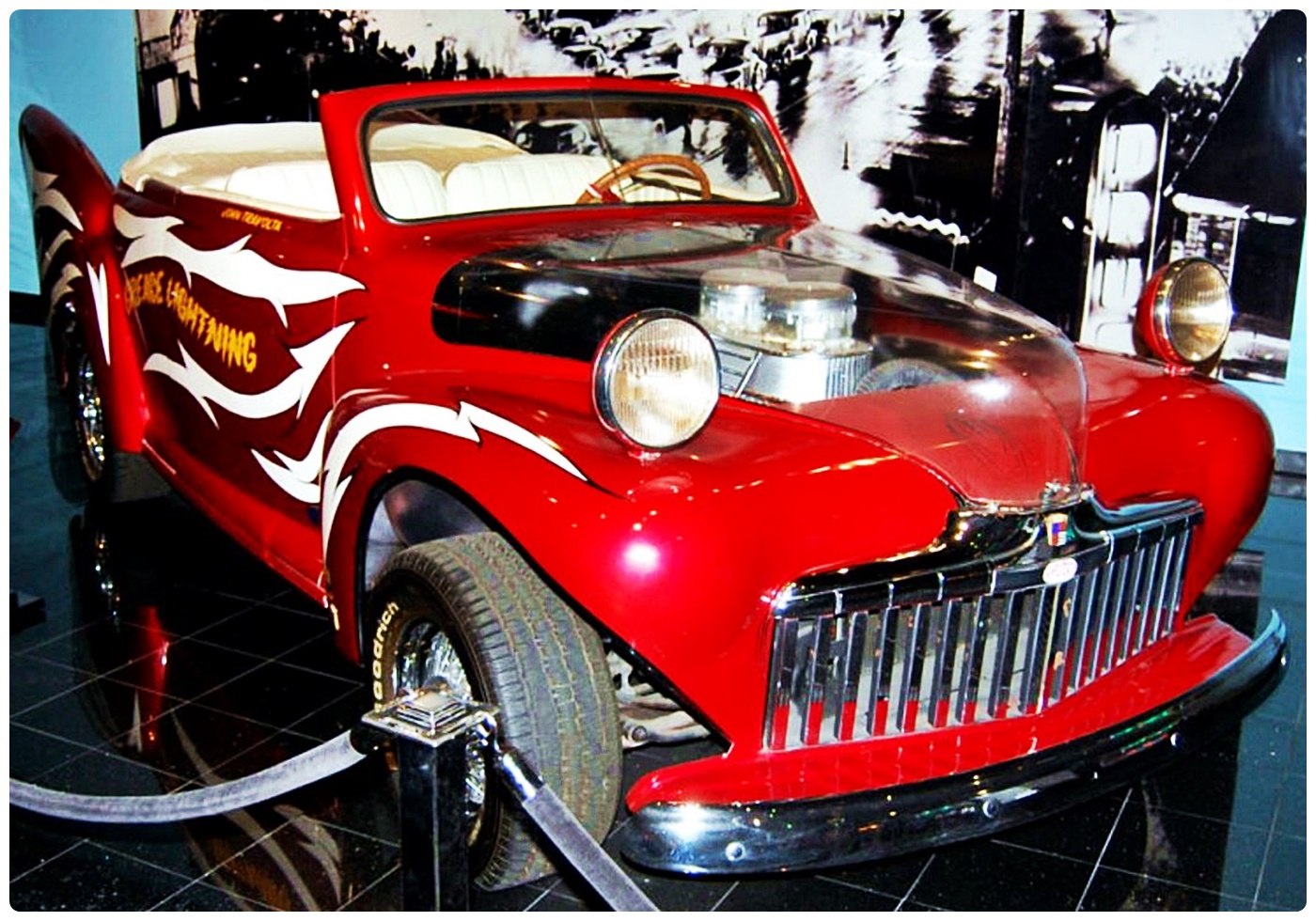 Solve Grease Lightning jigsaw puzzle online with 280 pieces