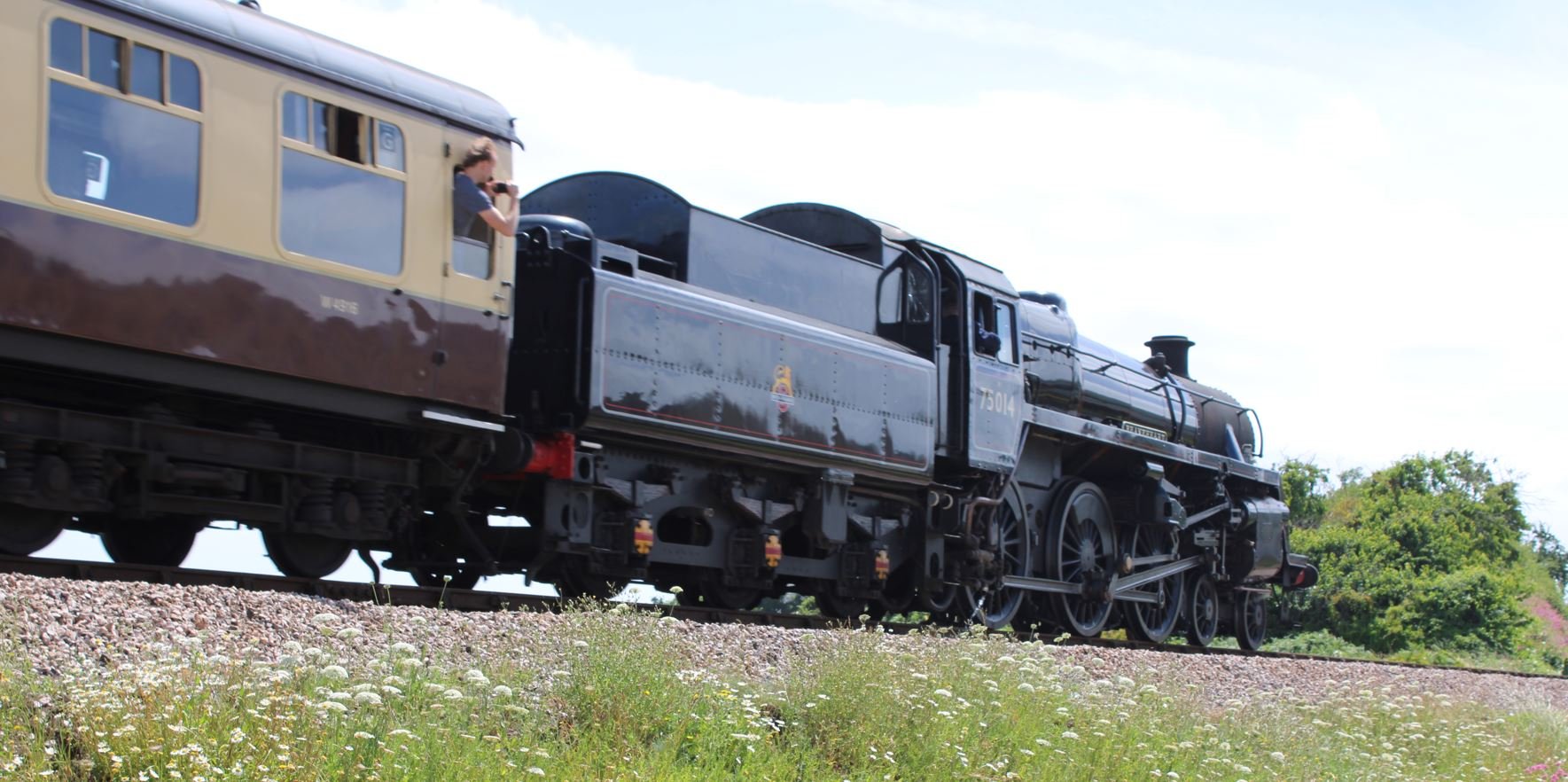 Solve BR Standard Class 4MT 4-6-0 75014 Braveheart approaches Oyster ...