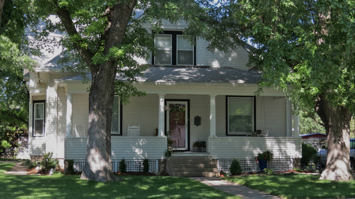 Solve Claflin, Kansas Home jigsaw puzzle online with 66 pieces