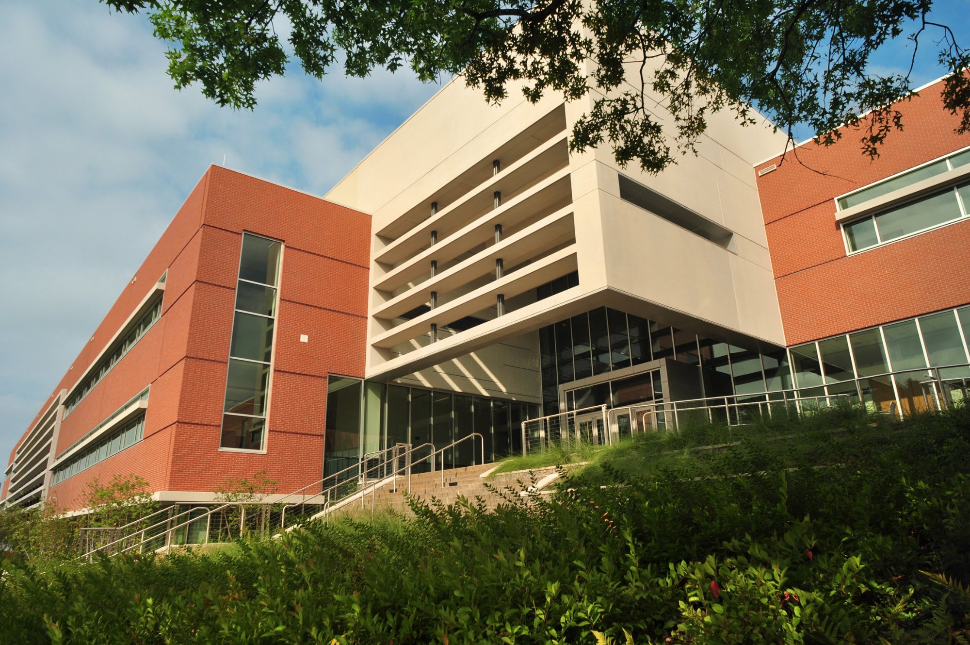 Solve ORNL_Chemical_and_Materials_Sciences_Facility jigsaw puzzle