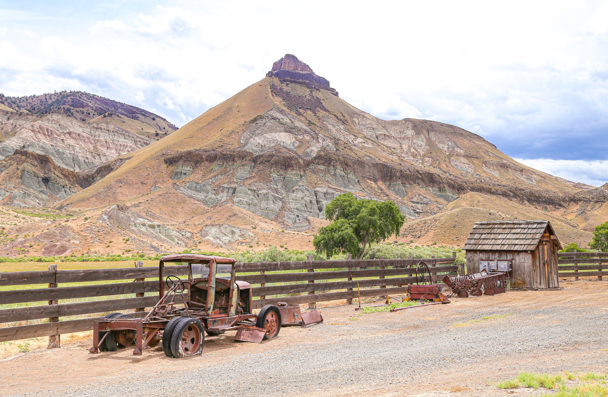 Solve HISTORIC RANCH jigsaw puzzle online with 96 pieces