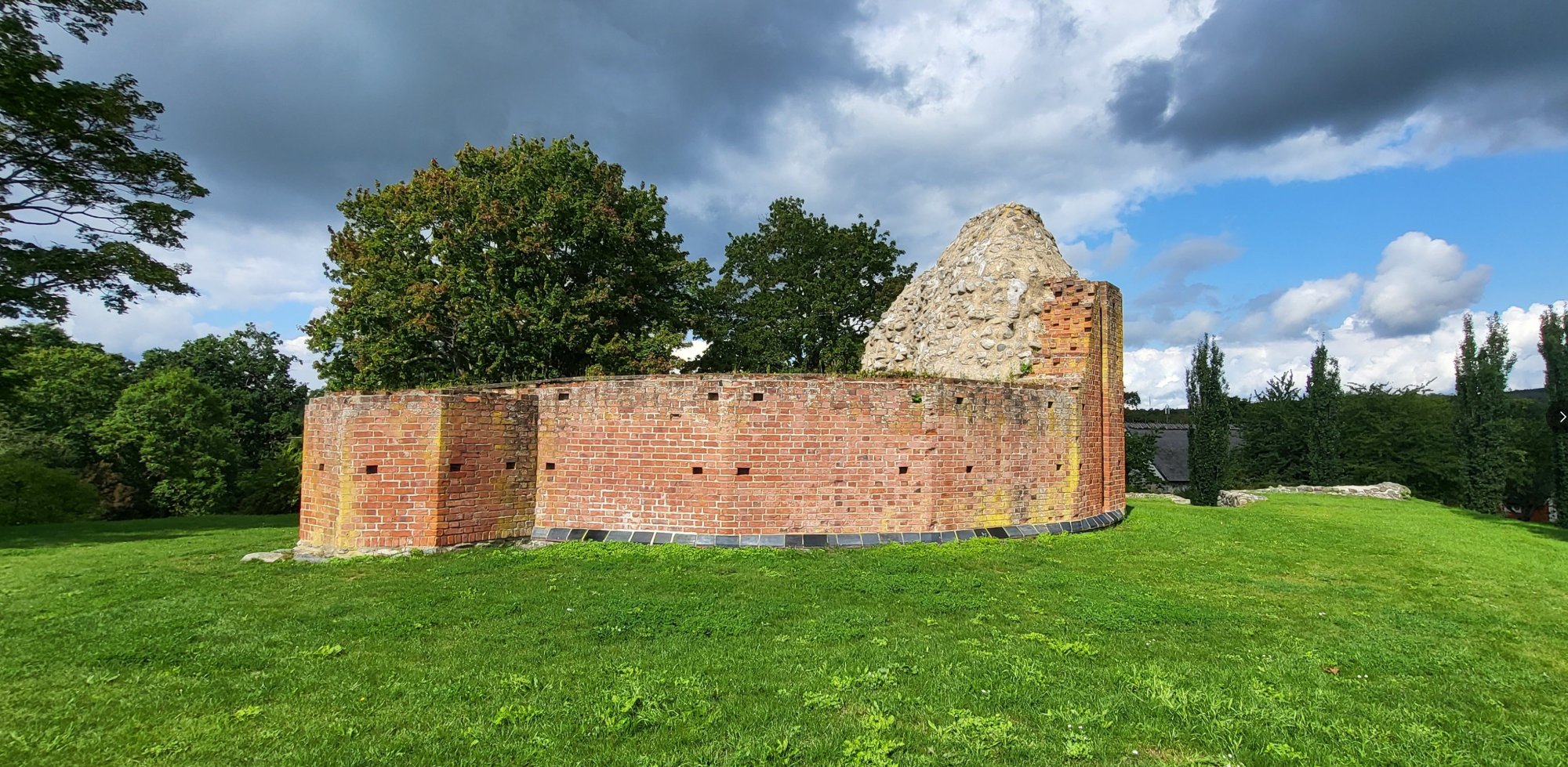 Solve Medieval castle ruins in Sölvesborg jigsaw puzzle online with 162 ...